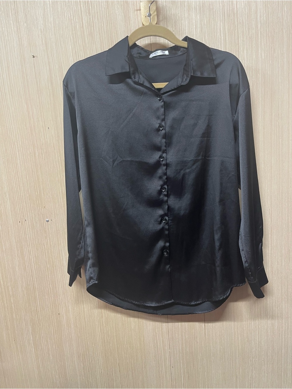 Chigant Classic Black Long-Sleeve Satin like Button-Up Shirt size small